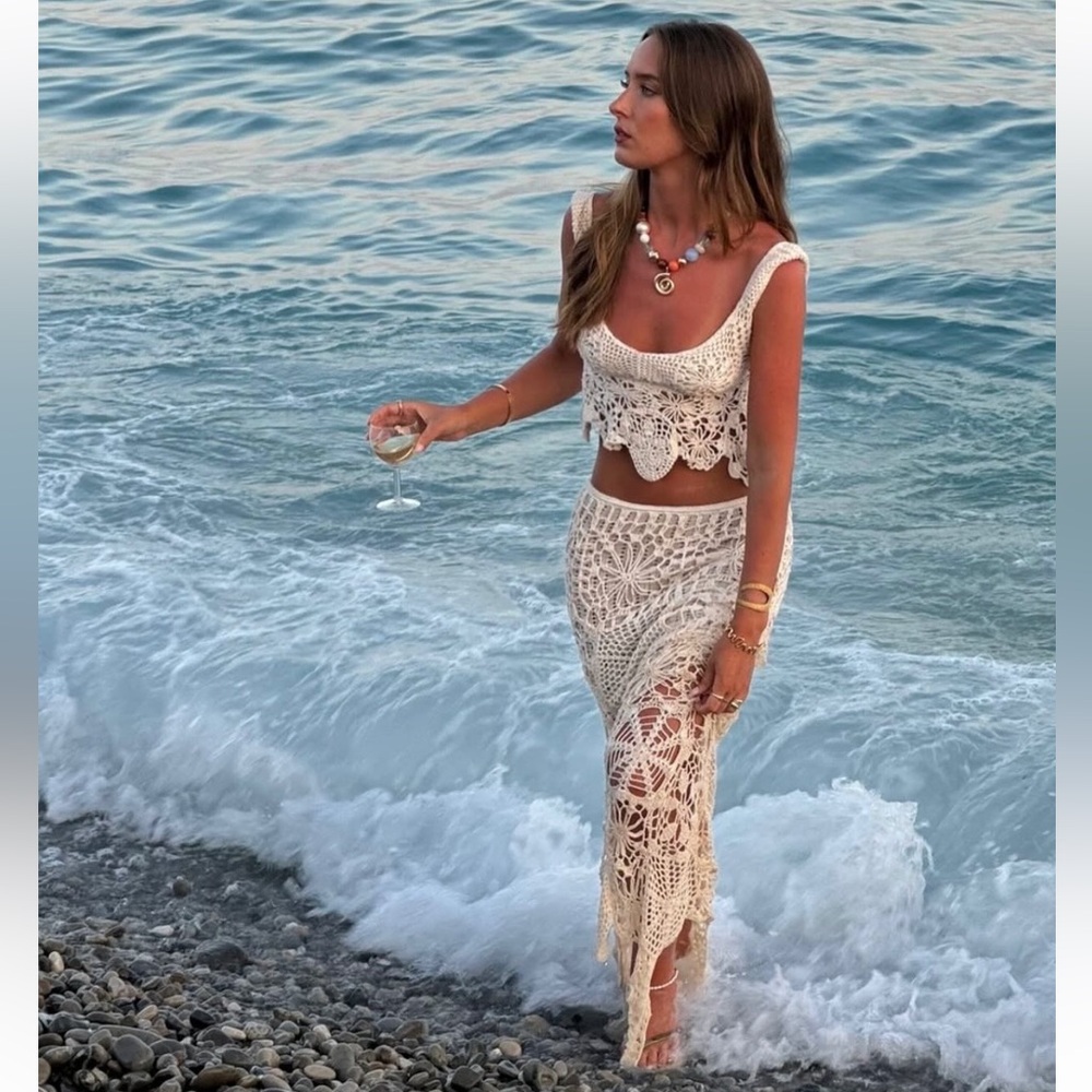 Indah Libra crochet top and Neptune skirt in vanilla - Picture 5 of 17